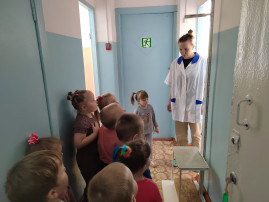 Экскурсия в медицинский кабинет Экскурсия в медицинский кабинет.